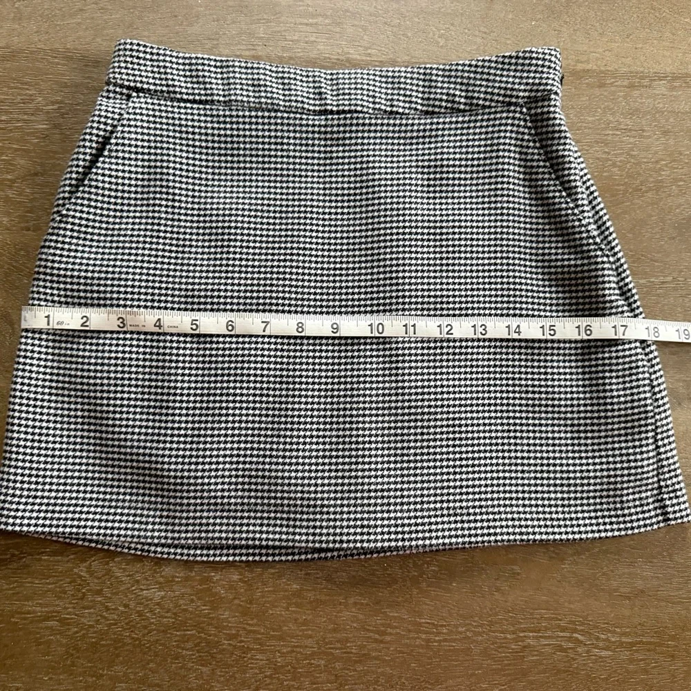 ✝️ A&F | Classic Houndstooth Mini Skirt - Picture 8 of 11